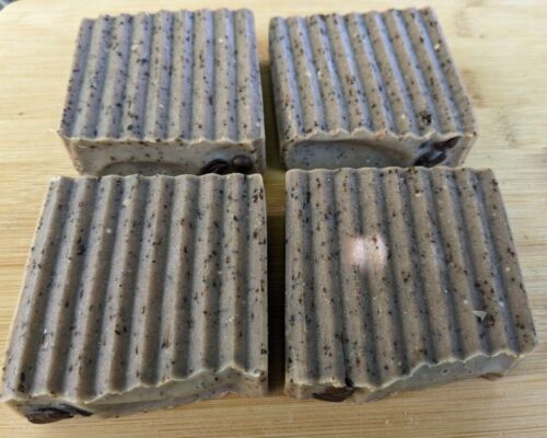 Zeep met verse koffie en koffiescrub van Mrs Handmade