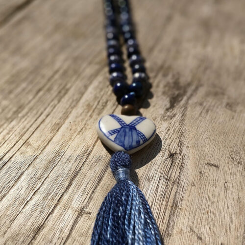 the-dutch-mala-met-lapis-van Mrs Mala