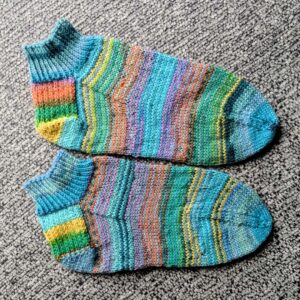 Blauw gestreepte kleurige sneakersok, maat 36-37